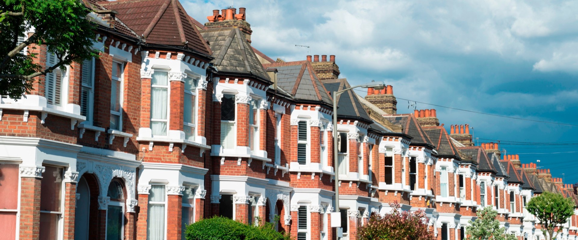 Finding Housing in London, England: An Expert's Guide